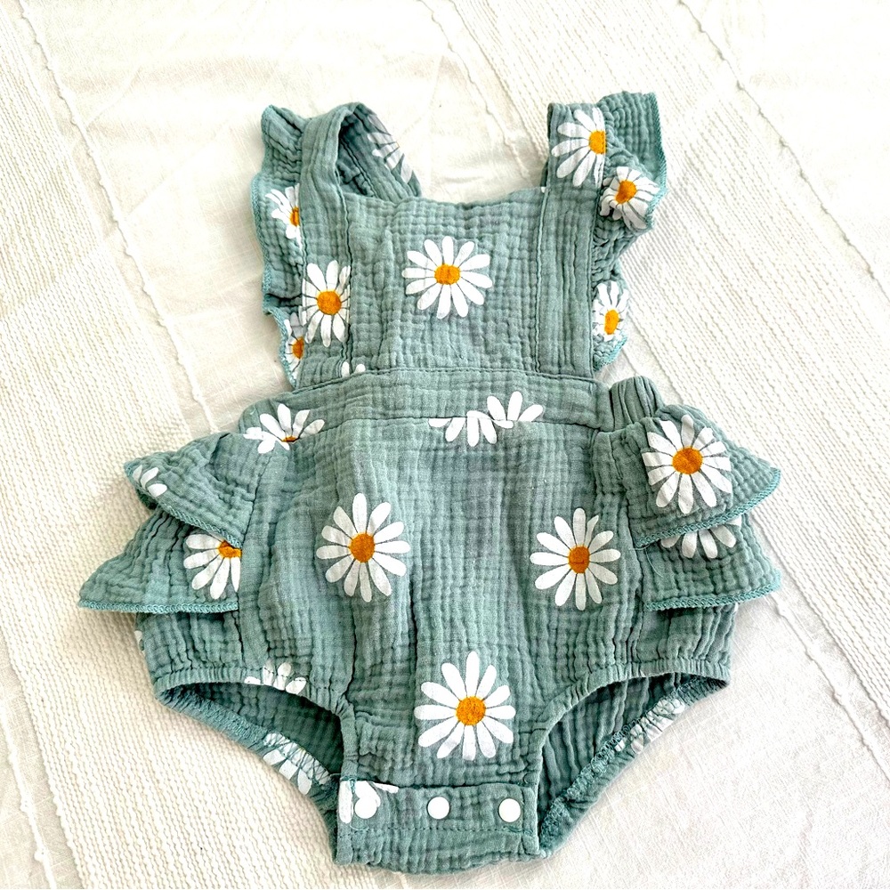 NWOT Daisy Jumper